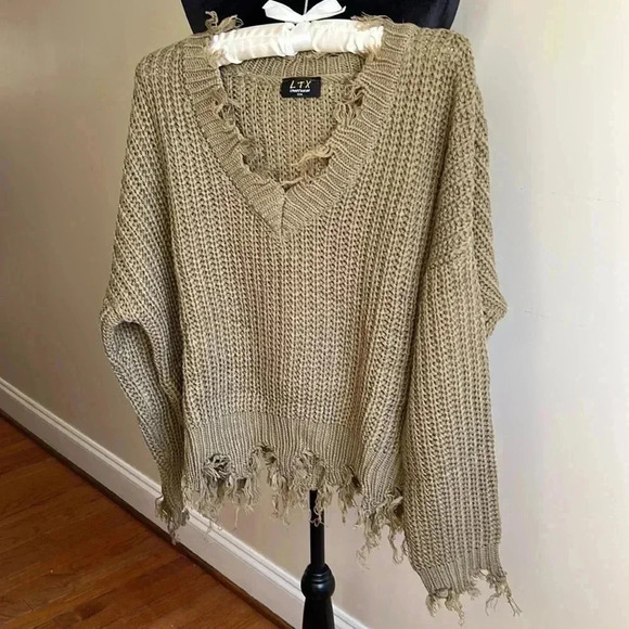 LTX SPORTSWEAR DISTRESSED SWEATER EUC SIZE LARGE - Picture 1 of 7